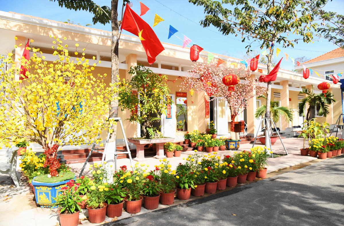 Trang trí không gian đón Tết của cán bộ, chiến sĩ cảnh sát biển. Ảnh: Đức Định.