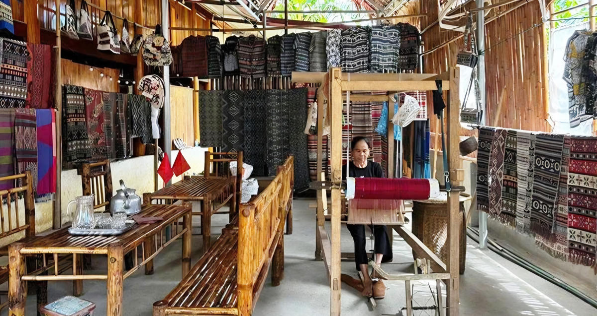 Giữa gìn và phát huy bản sắc văn hóa dân tộc cũng là một trong những yếu tố góp phần thu hút du khách đến với Pù Luông trong dịp đầu năm mới. Ảnh: Nguyễn Chung.