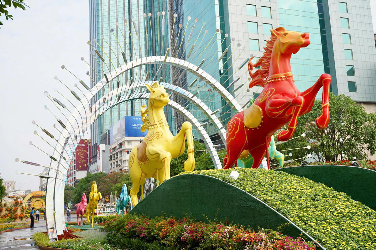 Một tiểu cảnh nổi bật của Đường hoa Thành phố Tết Nguyên đán 2026. Ảnh: H.L