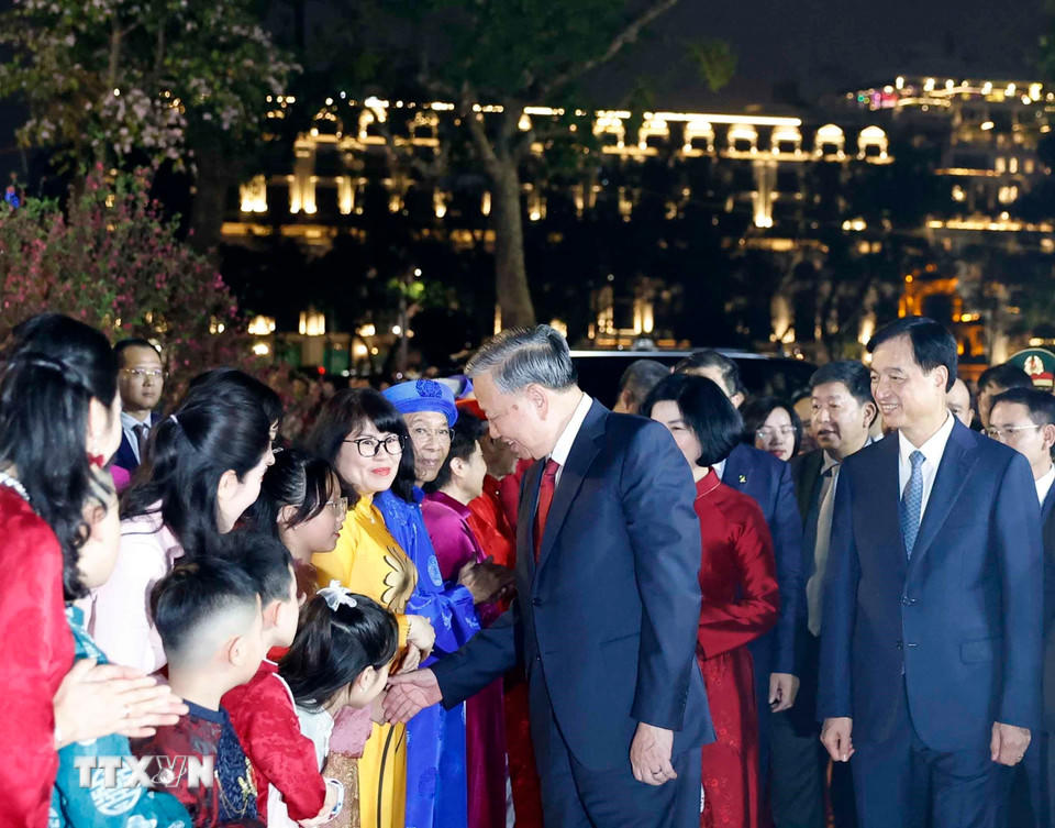 Tổng Bí thư Tô Lâm và đại biểu đại diện các tầng lớp nhân dân. (Ảnh: Thống Nhất/TTXVN).