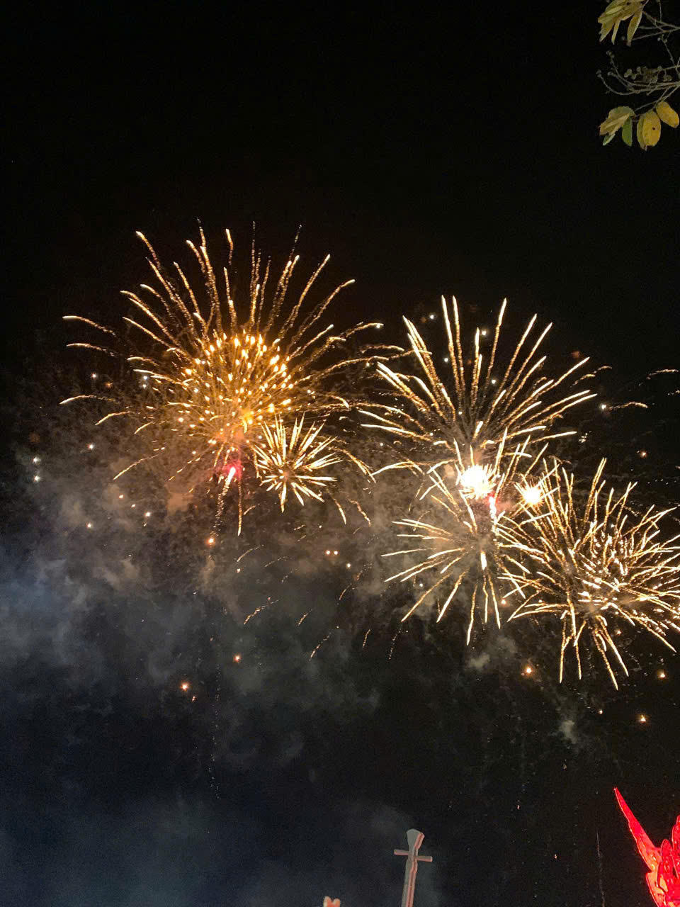 Màn pháo hoa lung linh trong đêm giao thừa. Ảnh: Nguyên Du