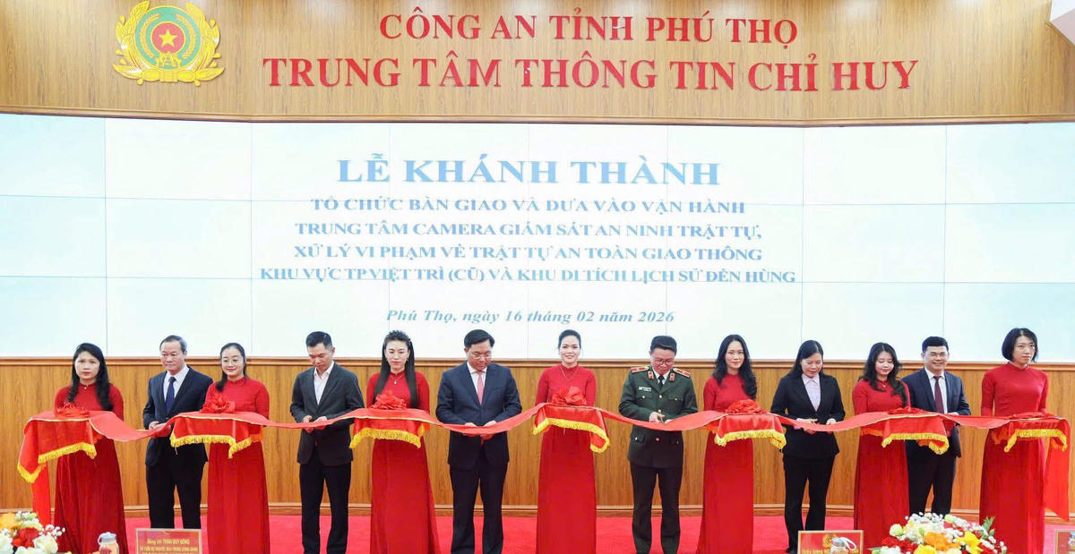 Các đại biểu cắt băng khánh thành. Ảnh: Công an tỉnh Phú Thọ.