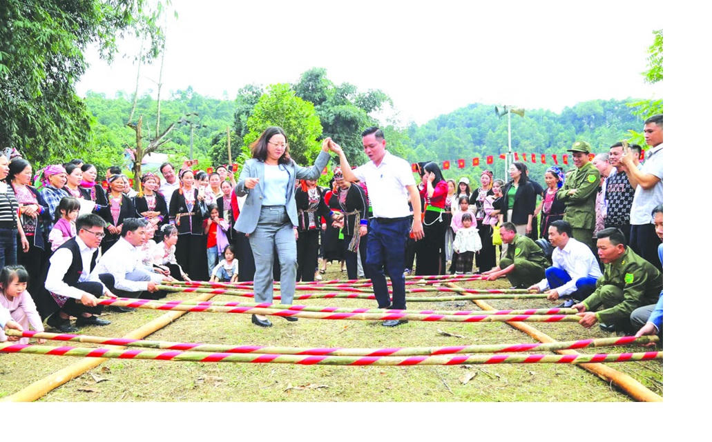 Ngày hội đại đoàn kết tại&nbsp; thôn Khe Trầu, xã Mỏ Vàng, tỉnh Lào Cai&nbsp;