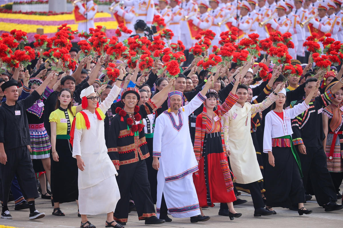 Khối đại diện 54 dân tộc Việt Nam tại&nbsp;Lễ kỷ niệm, diễu binh, diễu hành 80 năm Cách mạng tháng Tám thành công và Quốc khánh 2/9 Ảnh: Nhật Bắc