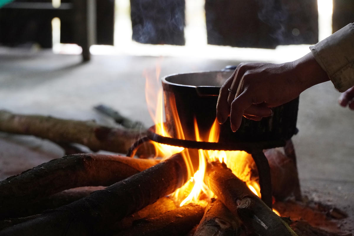 Tục giữ lửa ngày Tết của người Bru - Vân Kiều ở Quảng Trị. Ảnh: X.T