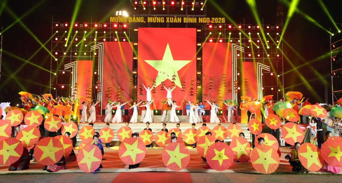 Các tiết mục văn nghệ đặc sắc tại Chương trình nghệ thuật đặc biệt với chủ đề “Xuân rạng ngời - Lào Cai bừng sáng” chào Xuân Bính Ngọ 2026. ảnh: laocai.gov.vn.