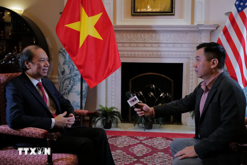 Đại sứ Việt Nam tại Hoa Kỳ Nguyễn Quốc Dũng trả lời phỏng vấn TTXVN về mục tiêu trọng tâm và thông điệp chính mà Tổng Bí thư Tô Lâm mang tới Hoa Kỳ trong chuyến công tác này. (Ảnh: Hồng Nguyên/TTXVN).