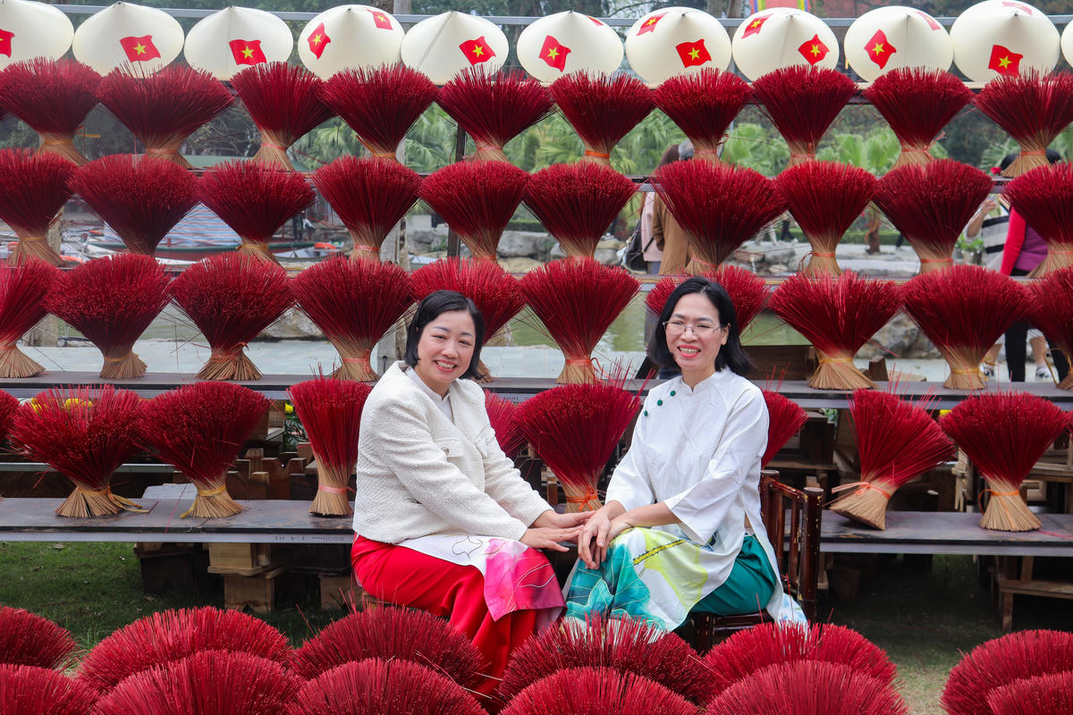 Không gian check-in mang đậm sắc Tết tại khu du lịch Thung Nham. Ảnh: Đình Minh