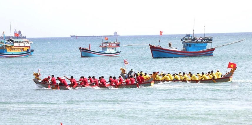 Lễ hội đua thuyền Rồng đầu năm mới tại xã Cà Ná, tỉnh
 Khánh Hòa. Ảnh X.H
