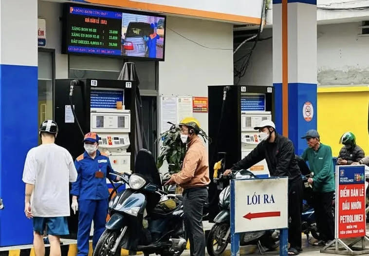 Từ 15h ngày 20-2 giá xăng đồng loạt giảm, giá dầu tăng. Ảnh: Minh họa.