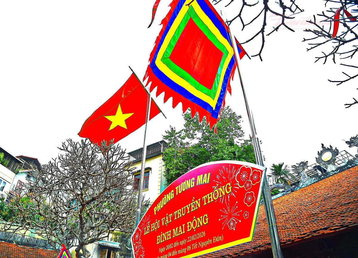 Sắc cờ tung bay, tạo nên sắc màu rộn ràng cho ngày hội. Ảnh: Phạm Sỹ.