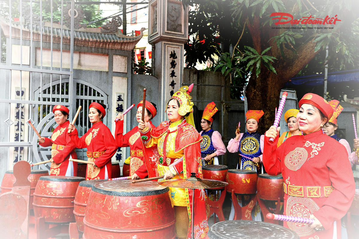 Rộn ràng màn trống hội. Ảnh: Phạm&nbsp;