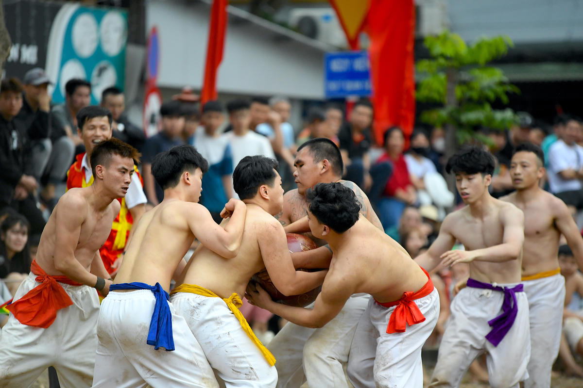 Trận đấu đòi hỏi sức bền, mưu trí và sự phối hợp nhịp nhàng. Ảnh: Phạm Sỹ.