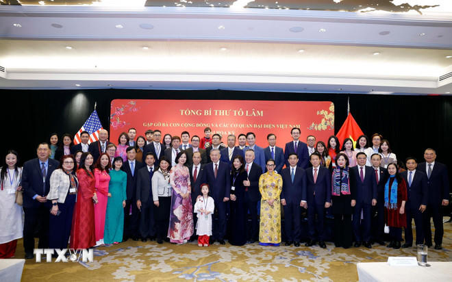 Tổng Bí thư Tô Lâm với bà con cộng đồng người Việt Nam tại Hoa Kỳ. (Ảnh: Thống Nhất/TTXVN).