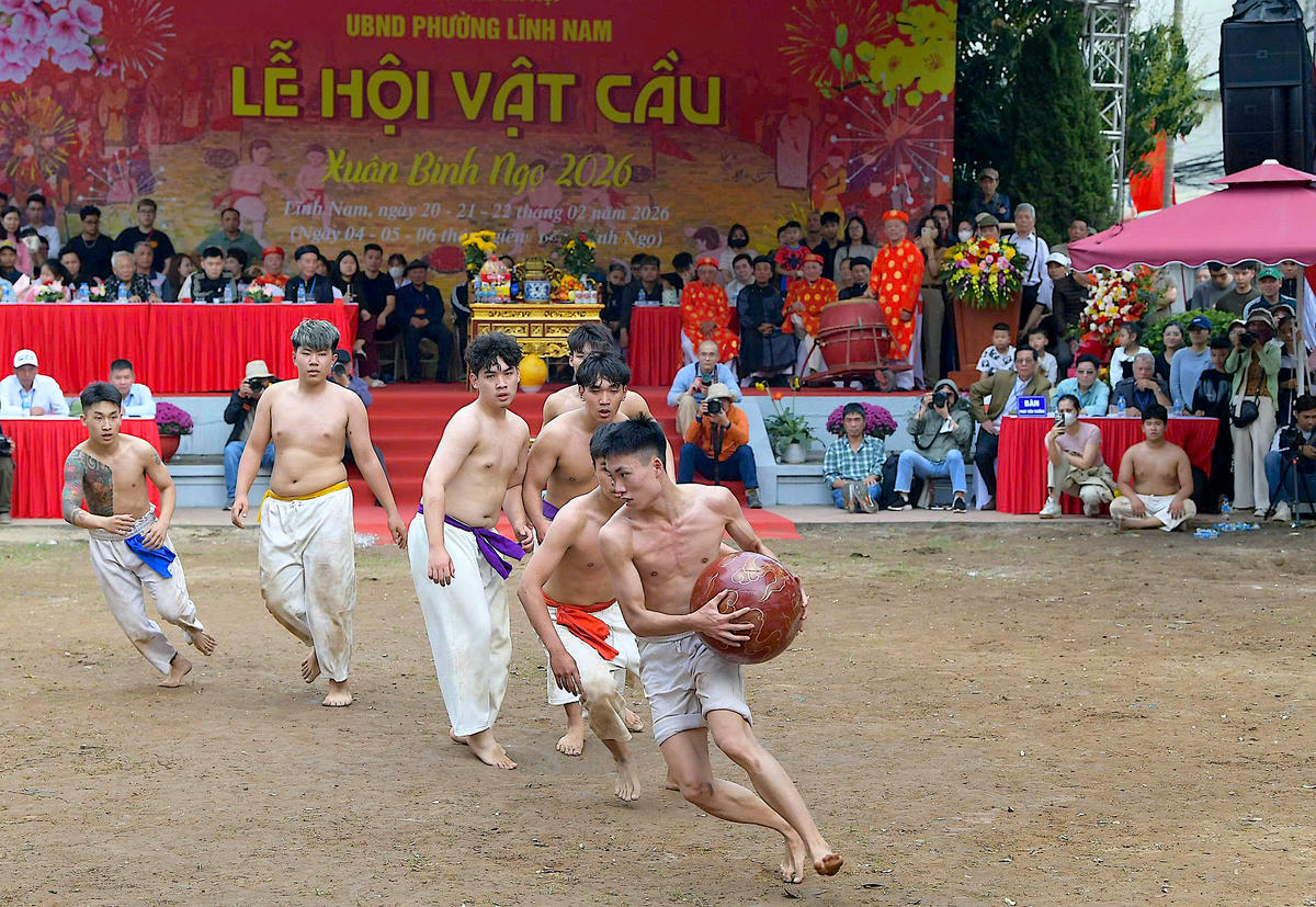 Hội vật cầu Thuý Lĩnh có nguồn gốc từ thời vua Lý Thánh Tông (1054–1072). Ảnh: Phạm Sỹ.