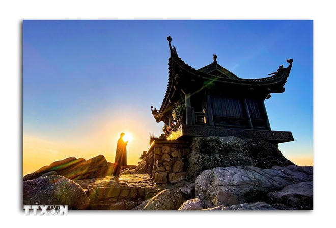 Trên đỉnh chùa Đồng, Yên Tử. (Ảnh: TTXVN phát).