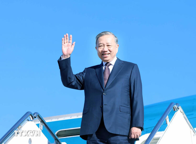 Lễ tiễn Tổng Bí thư Tô Lâm tại sân bay quân sự Andrews. (Ảnh: Thống Nhất/TTXVN).