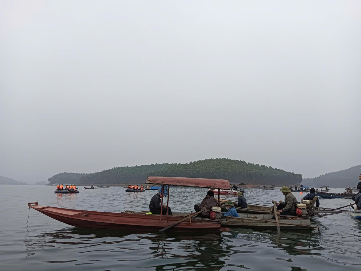 Chủ tịch tỉnh Lào Cai đến hiện trường chỉ đạo công tác tìm kiếm, cứu nạn tại hồ Thác Bà