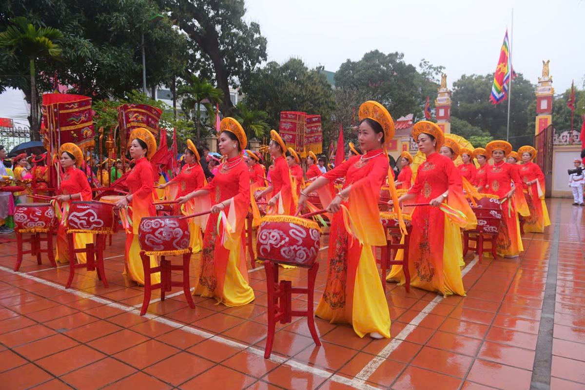 Màn trống hội vang dội, mở ra không khí tưng bừng, gắn kết cộng đồng trong những ngày đầu Xuân. Ảnh: Phạm Sỹ.