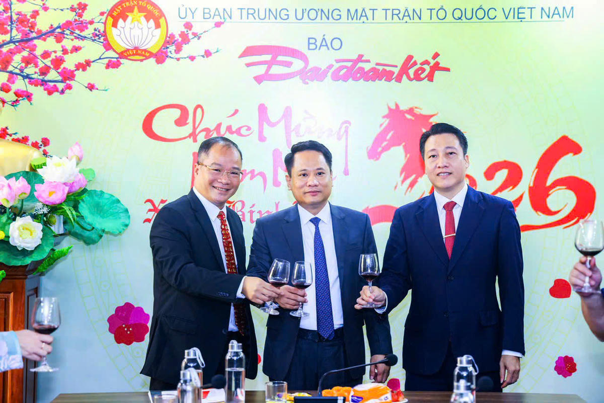 Ban Biên tập Báo Đại đoàn kết đề nghị toàn thể cán bộ, phóng viên, biên tập viên đoàn kết, đổi mới, trách nhiệm, quyết tâm tạo đột phá mới, hoàn thành tốt nhiệm vụ chính trị được giao. Ảnh: Quang Vinh.