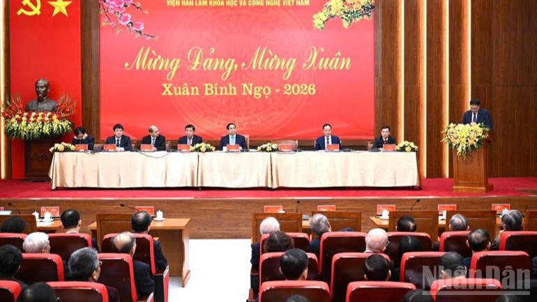 Quang cảnh buổi làm việc. (Ảnh: TRẦN HẢI).