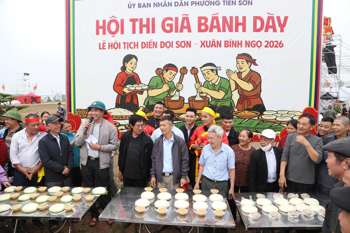 Hội thi giã bánh dày tại lễ hội tịch điền. Ảnh: X.L