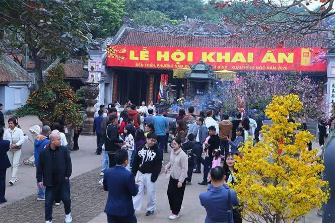 Lễ hội khai ấn Đền Trần (Ninh Bình) đang diễn ra. Ảnh: CTV
