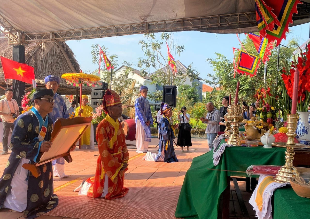 Lễ cúng thần linh tại lễ hội Cầu Bông năm Bính Ngọ 2026. Ảnh: CV.