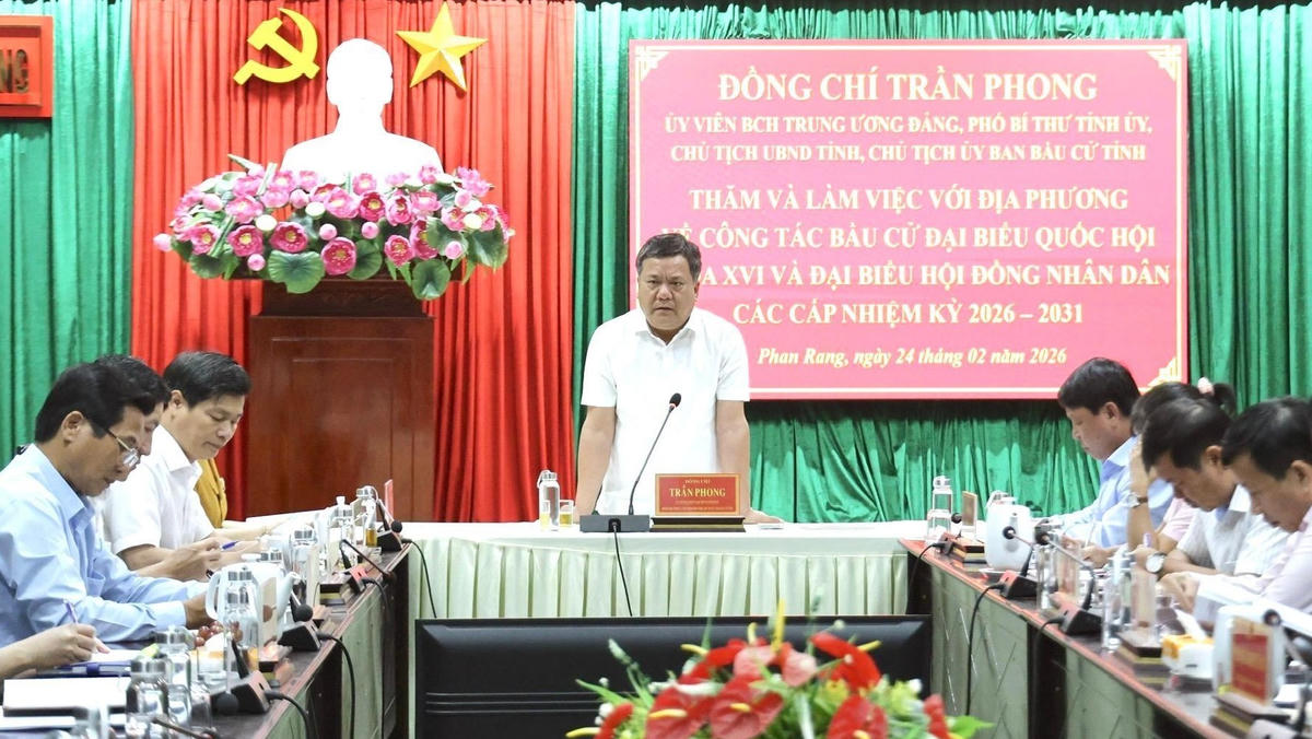 Ông Trần Phong, Phó Bí thư Tỉnh ủy, Chủ tịch UBND tỉnh Khánh Hòa, phát biểu tại buổi làm việc. Ảnh X.H
