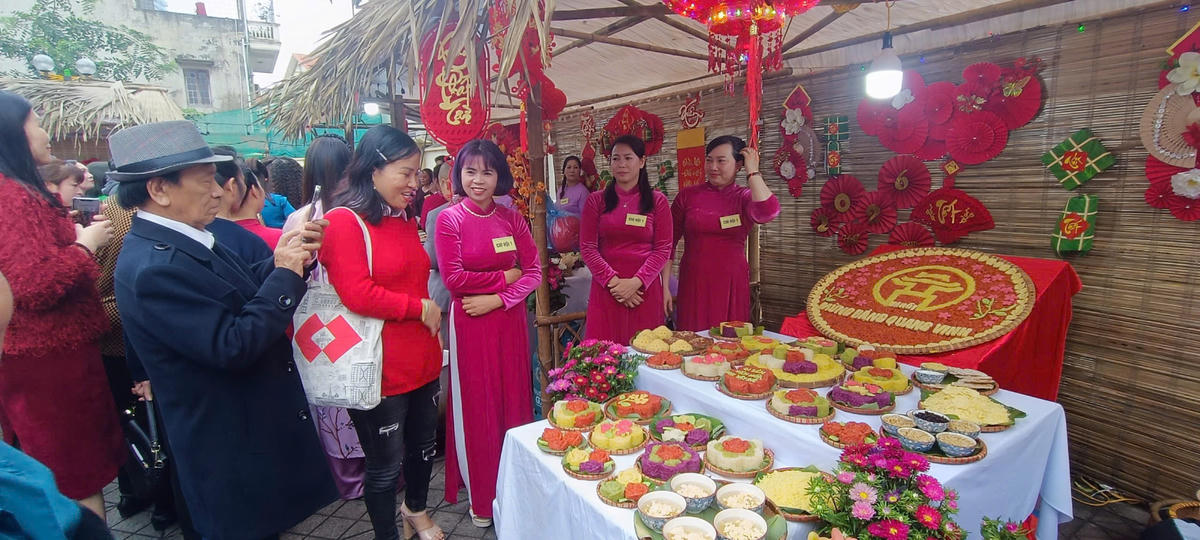 Gian hàng của các Chi hội tại Hội thi nấu xôi.