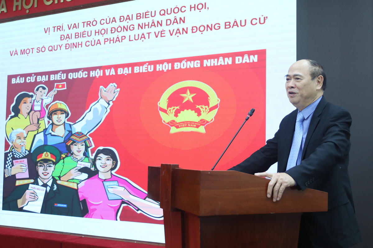 Báo cáo viên trình bày các chuyên đề tập huấn tại Hội nghị.