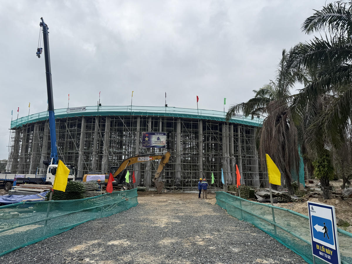 Hạng mục Chiếc nhẫn hòa bình tại Công viên 29/2. Ảnh: Nguyễn Tú.