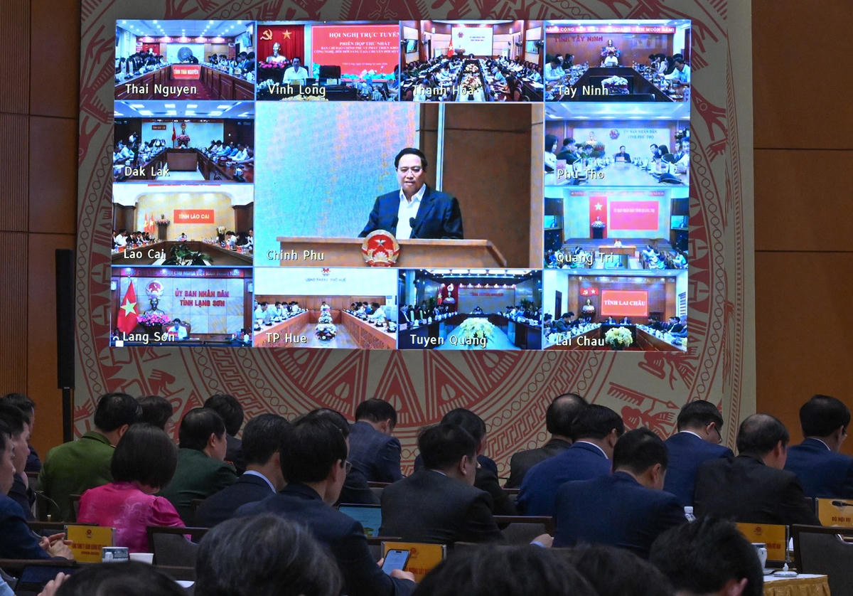 Phiên họp được tổ chức theo hình thức trực tiếp tại trụ sở Chính phủ, kết hợp với trực tuyến với Ban chỉ đạo của các tỉnh, thành phố. Ảnh: Nhật Bắc