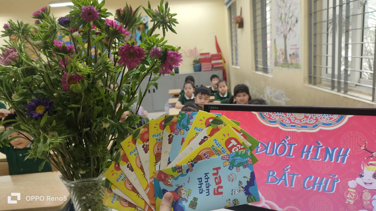 Các giáo viên cũng khuyến nghị cha mẹ cần chủ động trò chuyện, định hướng và thống nhất kế hoạch sử dụng tiền lì xì. Ảnh minh hoạ