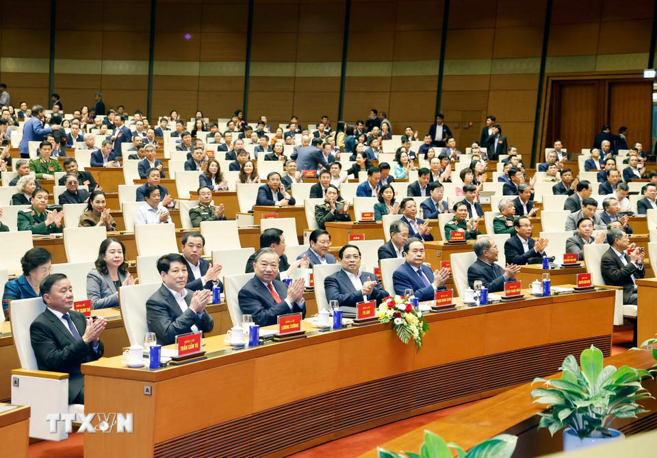 Tổng Bí thư Tô Lâm và các đồng chí lãnh đạo, nguyên lãnh đạo Đảng, Nhà nước dự hội nghị tại điểm cầu Hội trường Diên Hồng. (Ảnh: Thống Nhất/TTXVN).