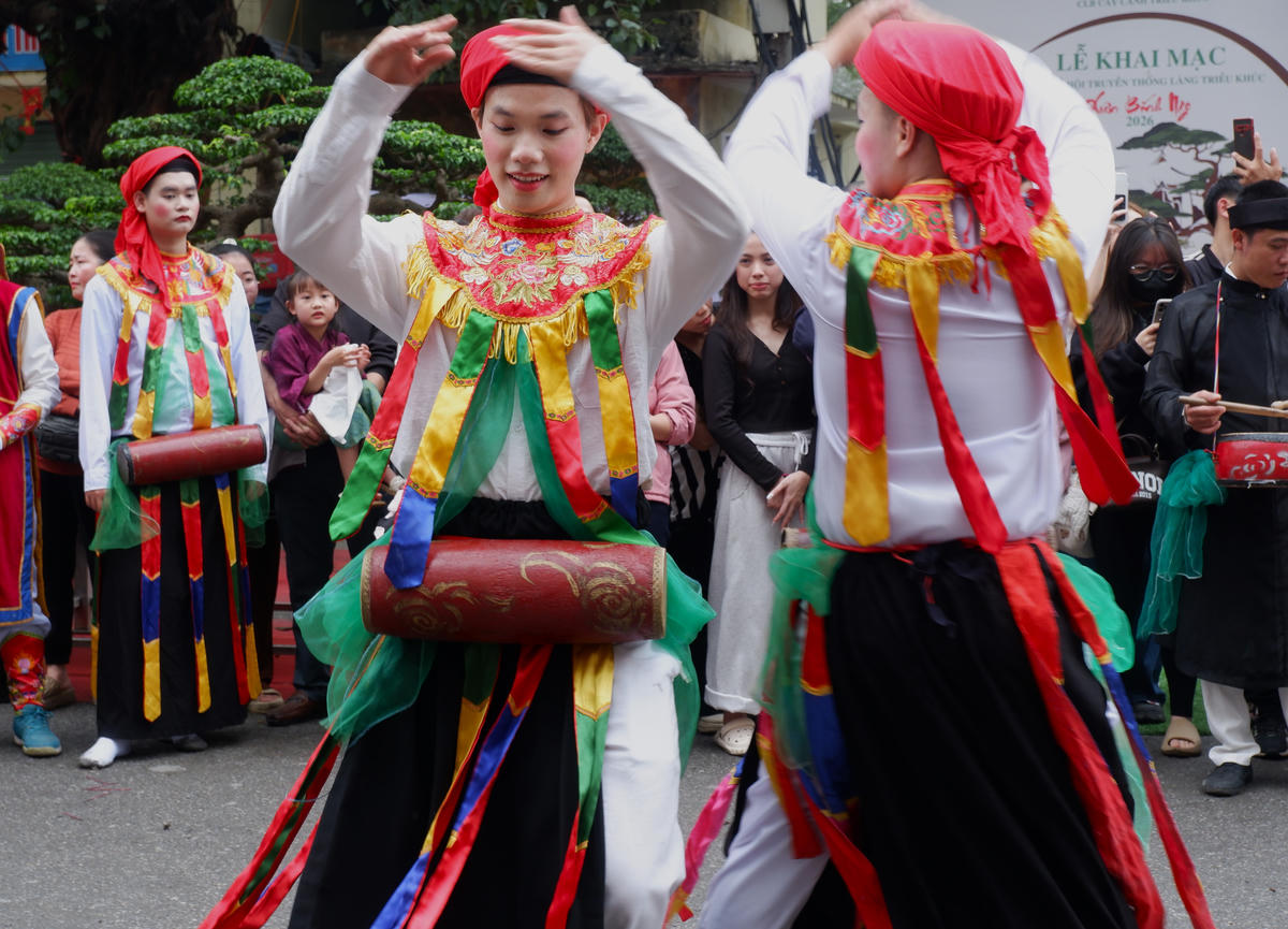 Những bước nhảy uyển chuyển cùng điệu bộ lúng liếng, hóm hỉnh của các vũ công chiếm trọn sự chú ý của người xem.