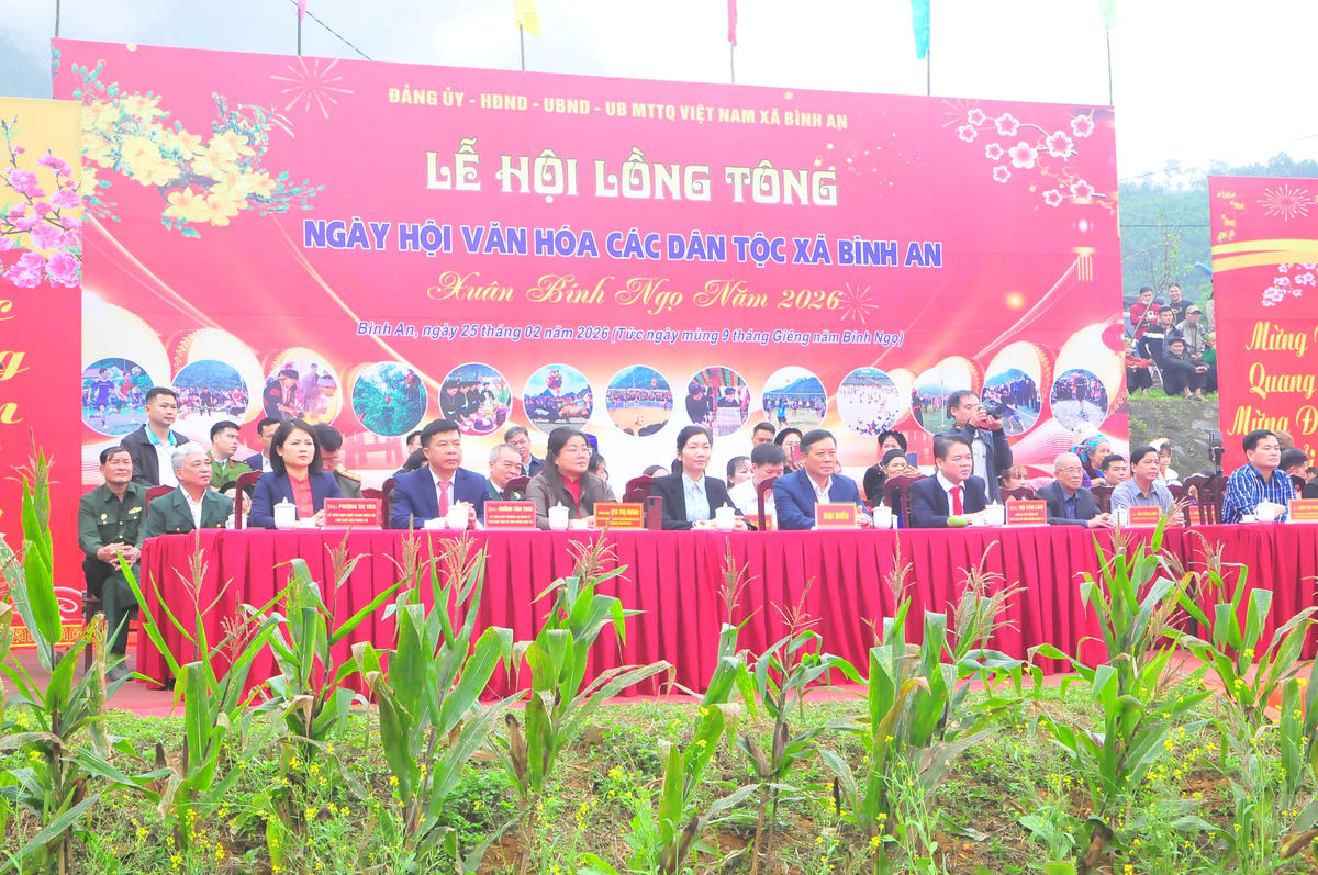 Lễ hội Lồng Tông xã Bình An sáng 25/2. Ảnh: Xuân Trường.