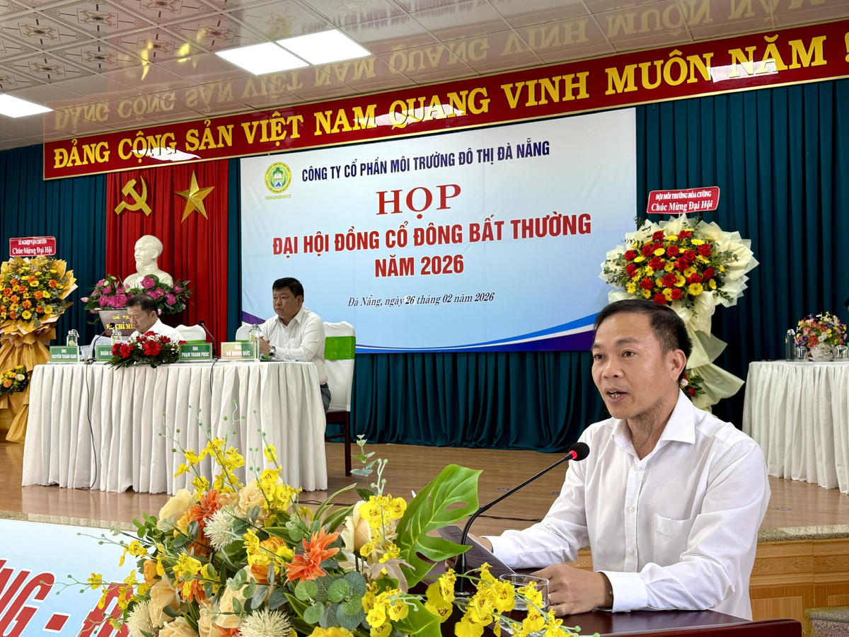 Ông Phạm Thanh Phúc, Chủ tịch HĐQT Công ty CP Môi trường Đô thị Đà Nẵng báo cáo nhiệm kỳ 2021 - 2025 và phương hướng nhiệm kỳ mới. Ảnh: Nguyễn Tú.