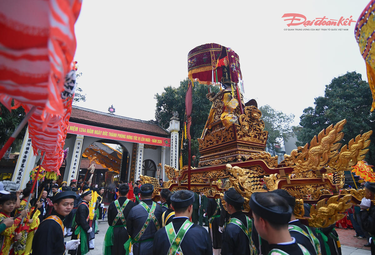 Lễ hội đươc tổ chức nhằm tưởng nhớ vị anh hùng dân tộc Phùng Hưng (Bố Cái Đại Vương). Ảnh: Phạm Sỹ.

