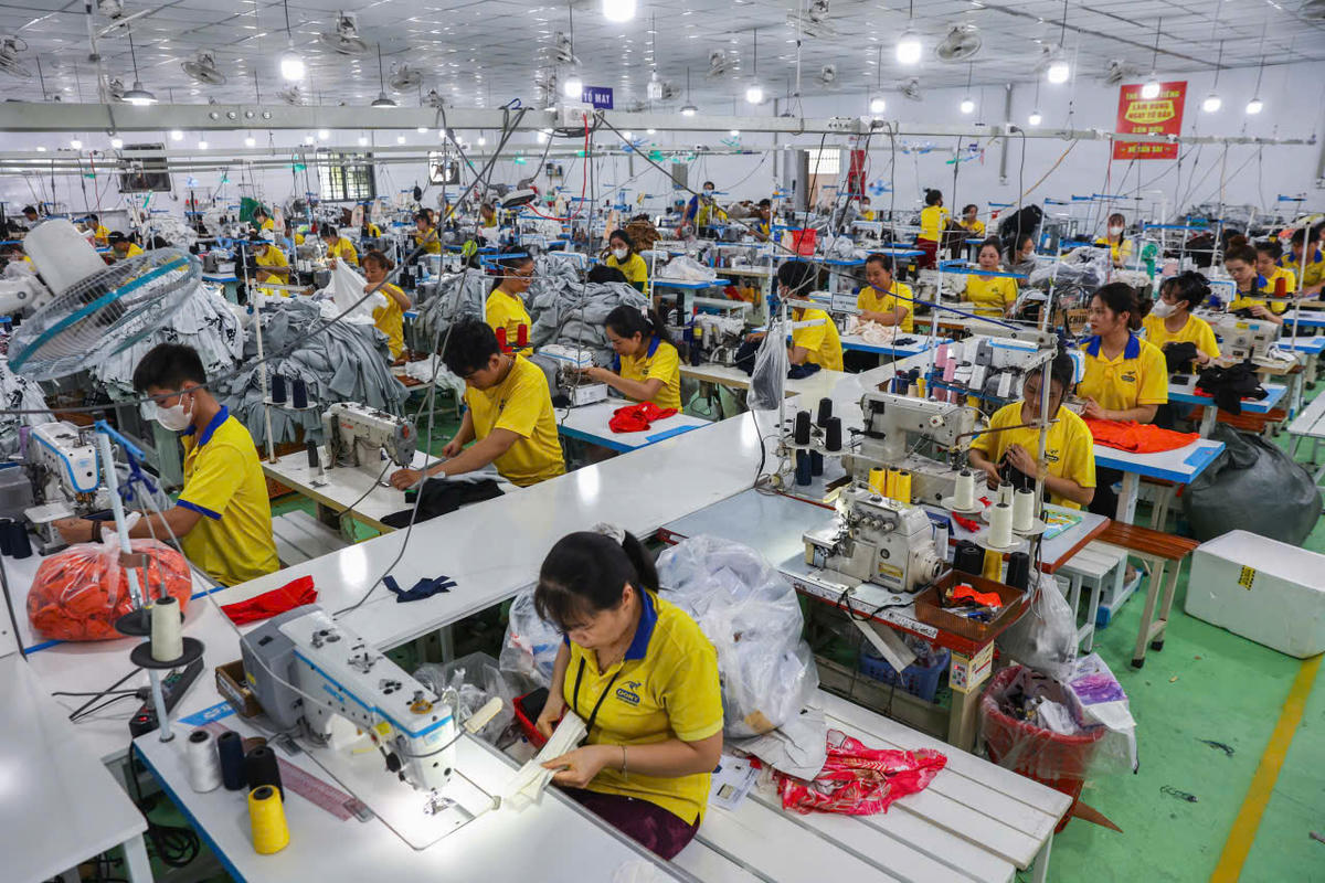 Mong muốn hoàn thiện tốt các đơn hàng nên nhiều doanh nghiệp cần tuyển thêm lao động. Ảnh: S.X.