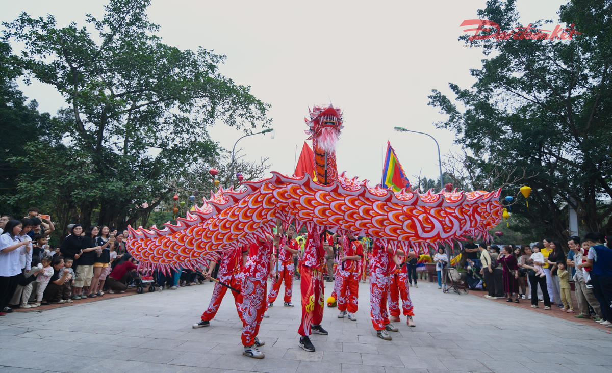 Hàng năm, trong tiết xuân, từ ngày 9 - 12 tháng Giêng, dân làng Triều Khúc lại tổ chức lễ hội. Ảnh: Phạm Sỹ.. 
