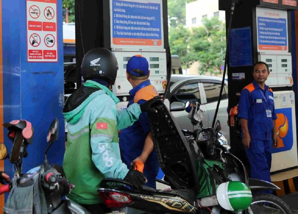 Tăng ngưỡng điều chỉnh giá xăng dầu để hạn chế biến động liên tục.