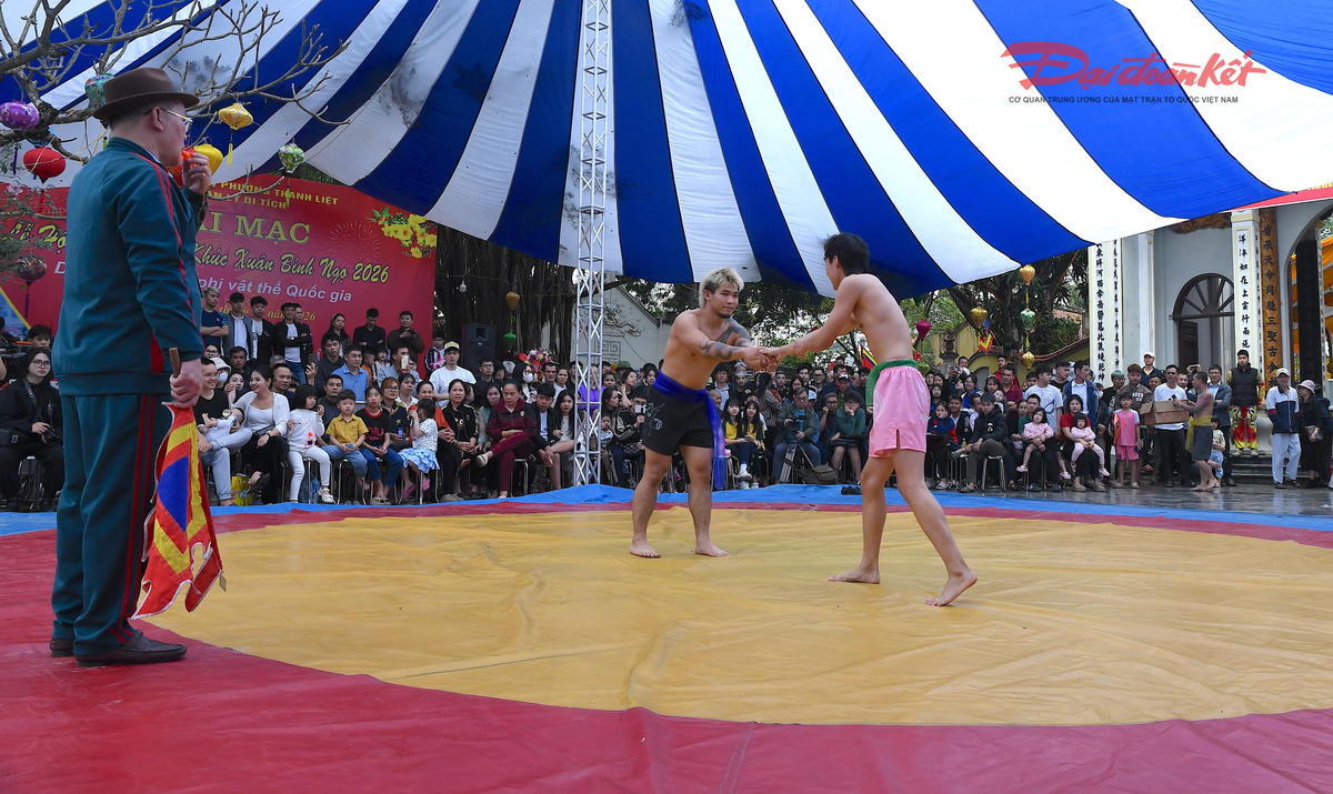 Không đơn thuần là môn thể thao dân gian, sới vật còn là nơi thể hiện tinh thần thượng võ, rèn luyện sức khỏe và ý chí. Ảnh: Phạm Sỹ.