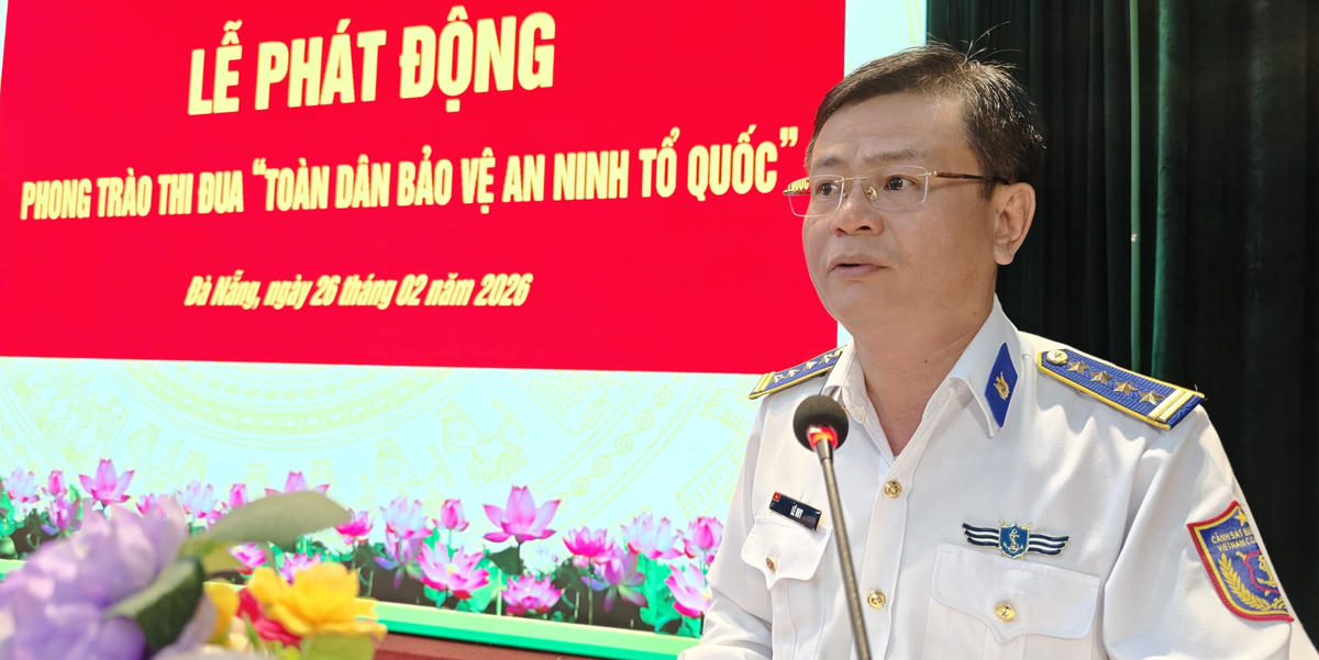 Đại tá Lê Huy, Chính ủy Vùng Cảnh sát biển 2 phát động phong trào thi đua "Toàn dân bảo vệ an ninh Tổ quốc". Ảnh: CV.