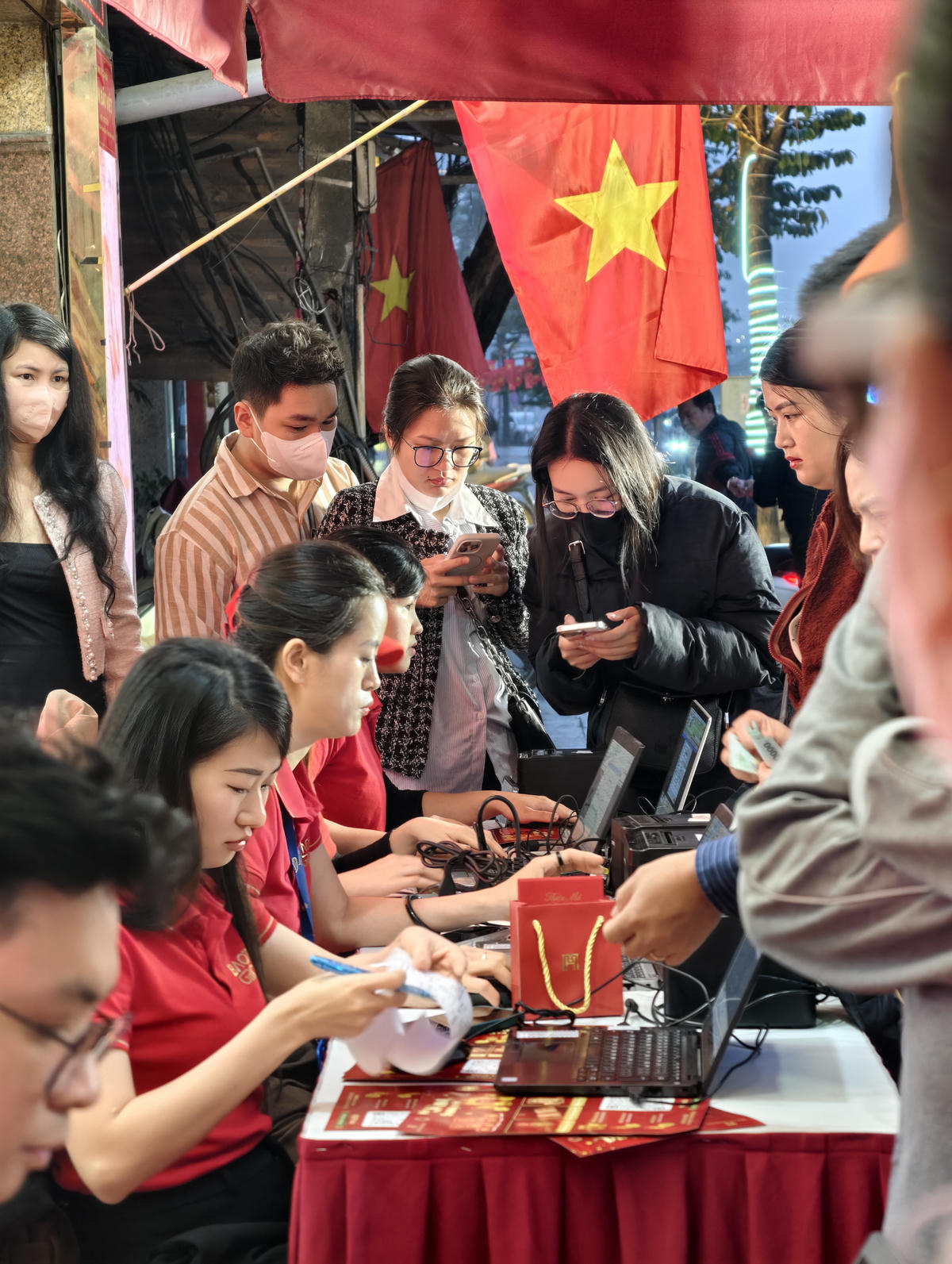 Nhu cầu về vàng vẫn rất cao.