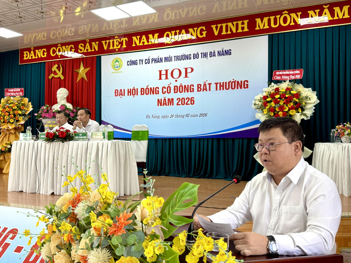 Ông Võ Minh Đức, Tổng Giám đốc Công ty CP Môi trường Đô thị Đà Nẵng công bố kết quả bầu HĐQT, Ban Kiểm soát. Ảnh: Nguyễn Tú.