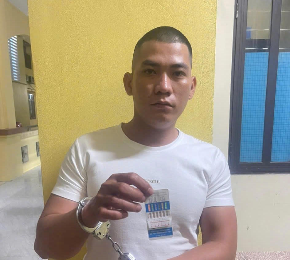 Đối tượng&nbsp;Nguyễn Công Toàn tại cơ quan điều tra. Ảnh: CV.