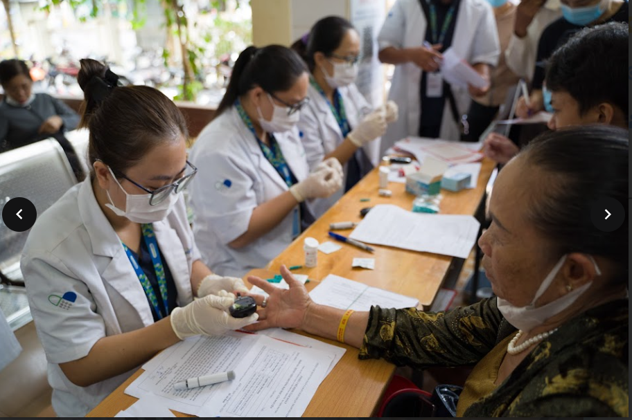 Những dược sĩ Pharmacity tham gia công tác chăm sóc sức khỏe cộng đồng.