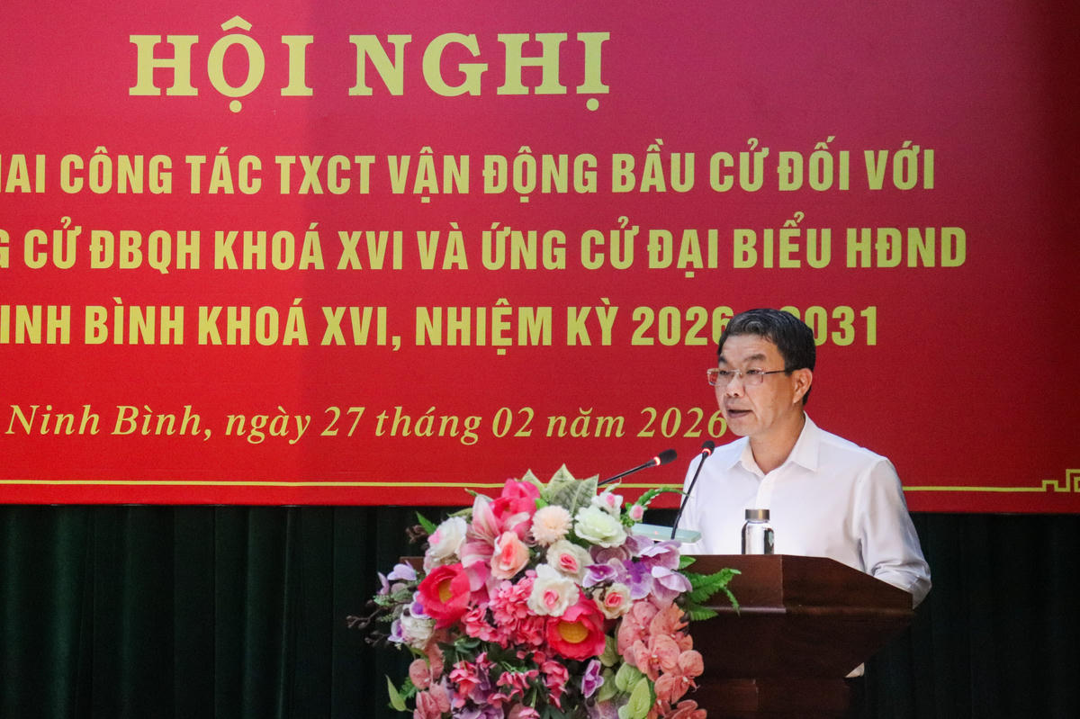 Ông Nguyễn Hoàng Hà - Ủy viên Ban Thường vụ Tỉnh ủy, Phó Chủ tịch Thường trực Ủy ban MTTQ tỉnh Ninh Bình phát biểu tại hội nghị. Ảnh: Đình Minh