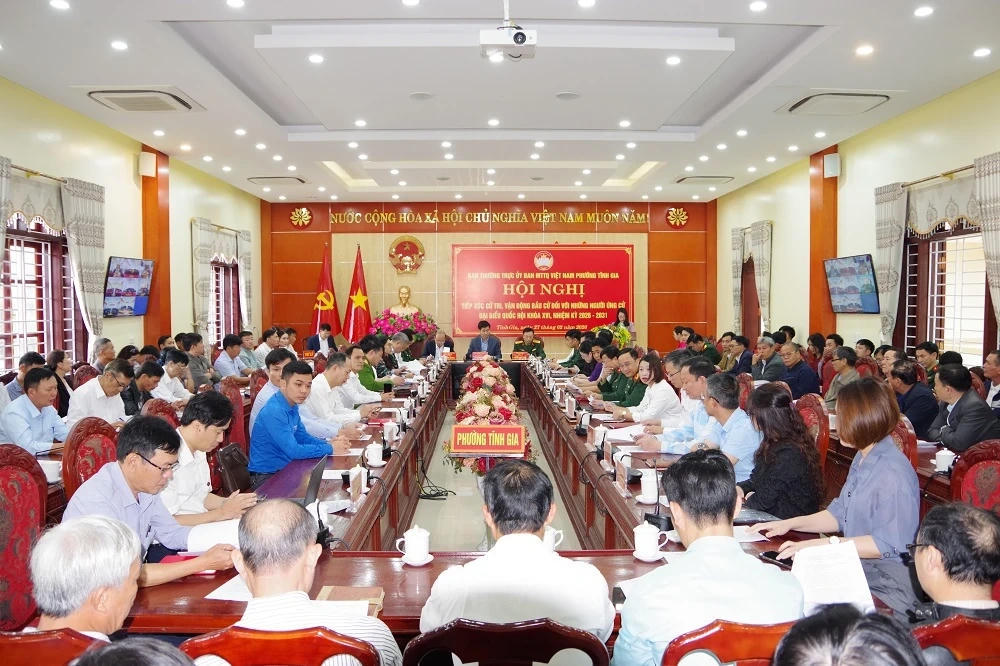 Toàn cảnh buổi tiếp xúc cử tri tại phường Tĩnh Gia thuộc đơn vị bầu cử số 3. Ảnh: Khánh Phương